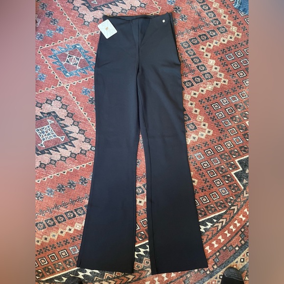 Fabletics 24/7 kick flare pants - Picture 6 of 7